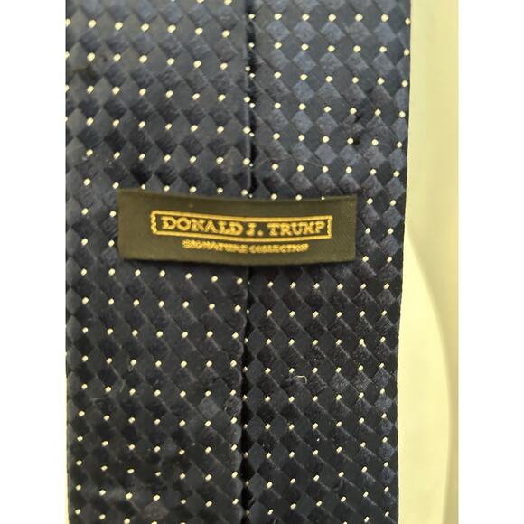Donald Trump Mens Necktie Tie 100% Silk Blue Geometric Diamond Dot Print - Picture 6 of 6
